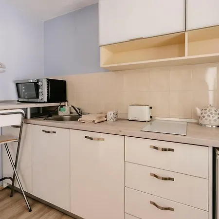 Modern 5 Min From & Center With Private Garden Бургас